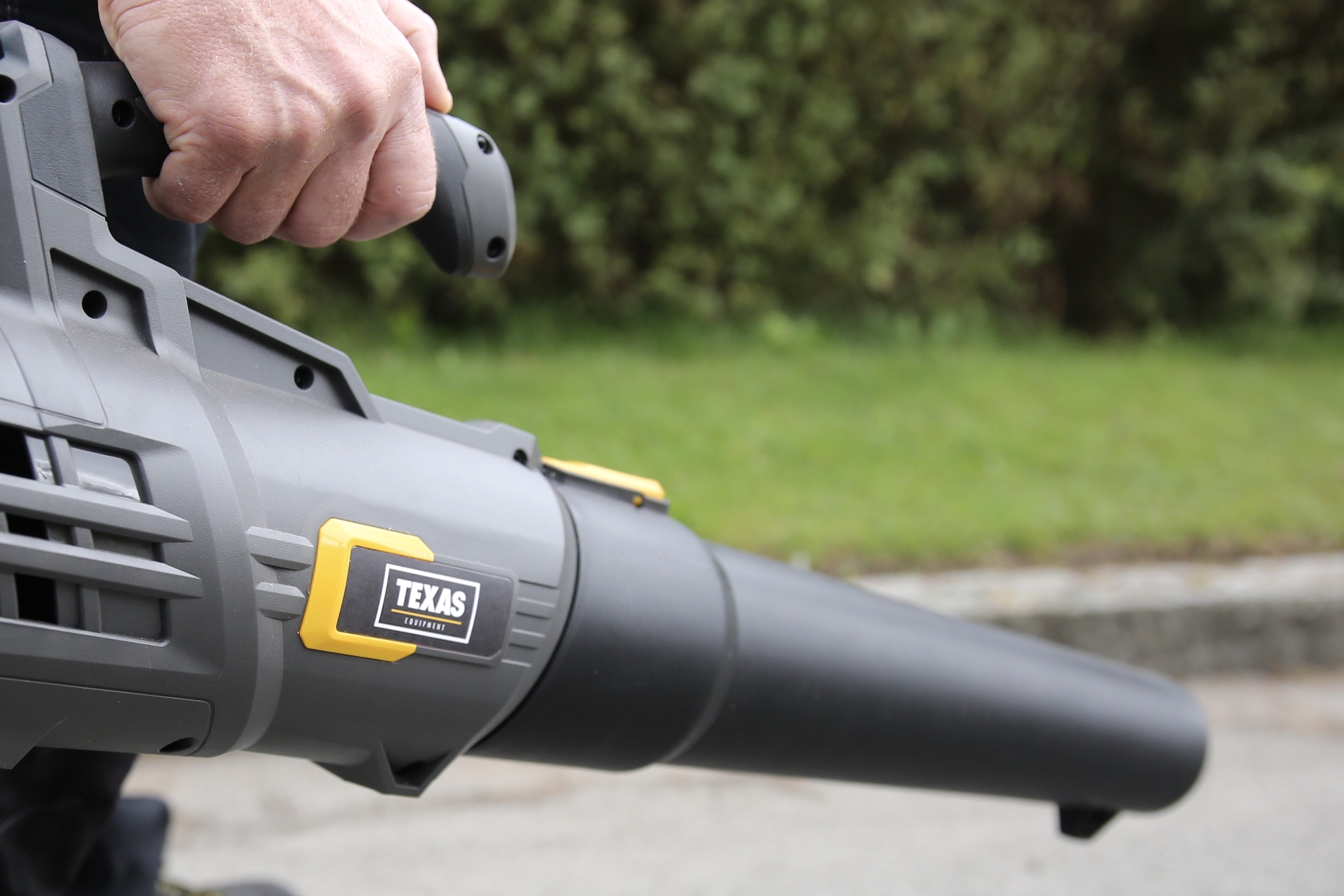 Texas Akku Laubbläser LBX2000 (20V) mit Akku+Ladegerät